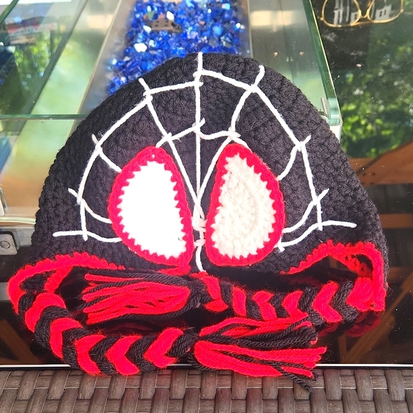 Spiderman Marvel crocheted hat - Picture 1 of 4